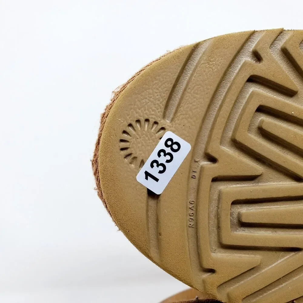 UGG‎ Classic Short II Boots Women 6 Brown Suede Shearling Lined Shoes Distressed